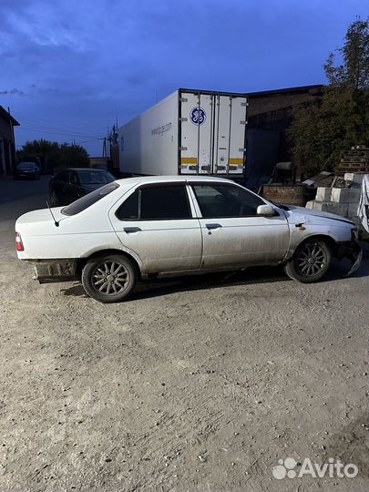 Nissan Bluebird 1.8 AT, 1998, битый, 250 000 км