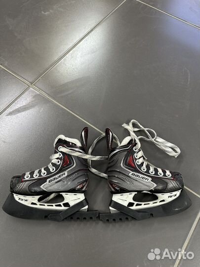 Продам детские хоккейные коньки Bauer Vapor