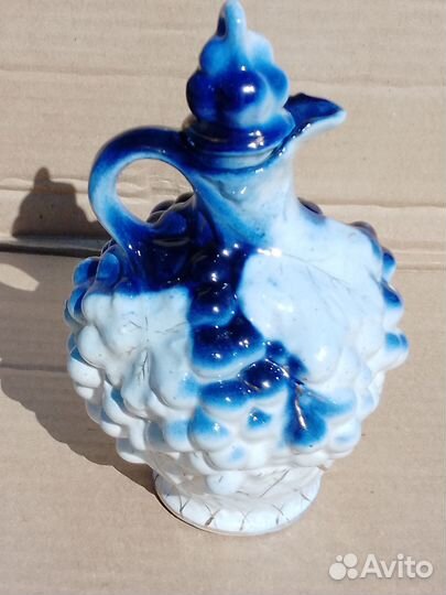 Глиняный кувшин для вина