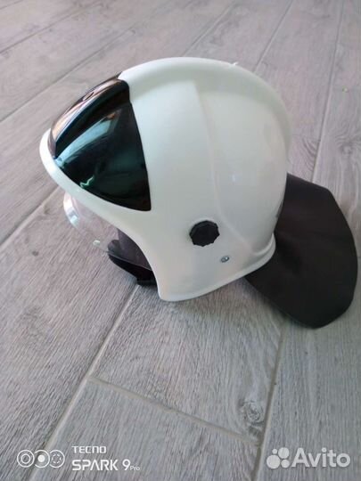 Шлем каска пожарного