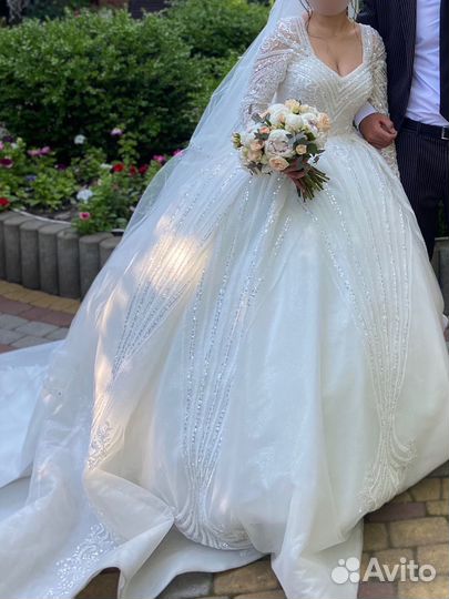 Свадебное платье пышное со шлейфом