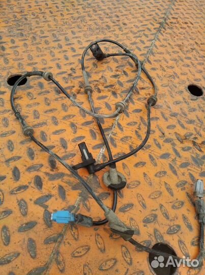 Датчик ABS Nissan Almera N16