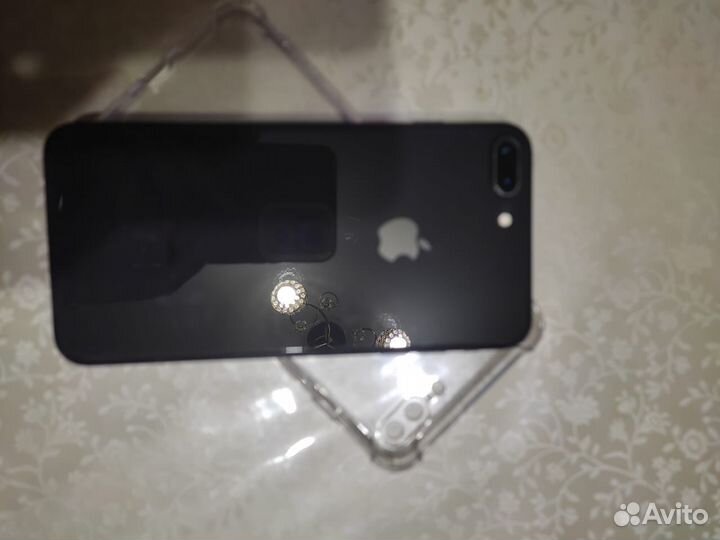 iPhone 8+(64гб )