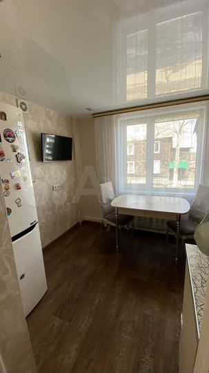 2-к. квартира, 57 м², 1/2 эт.