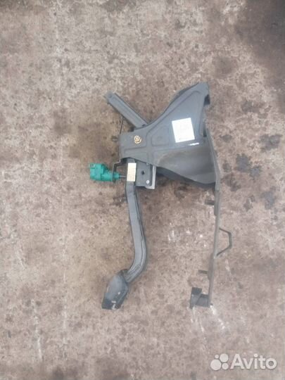 Педаль тормоза Volkswagen Multivan T5 2006