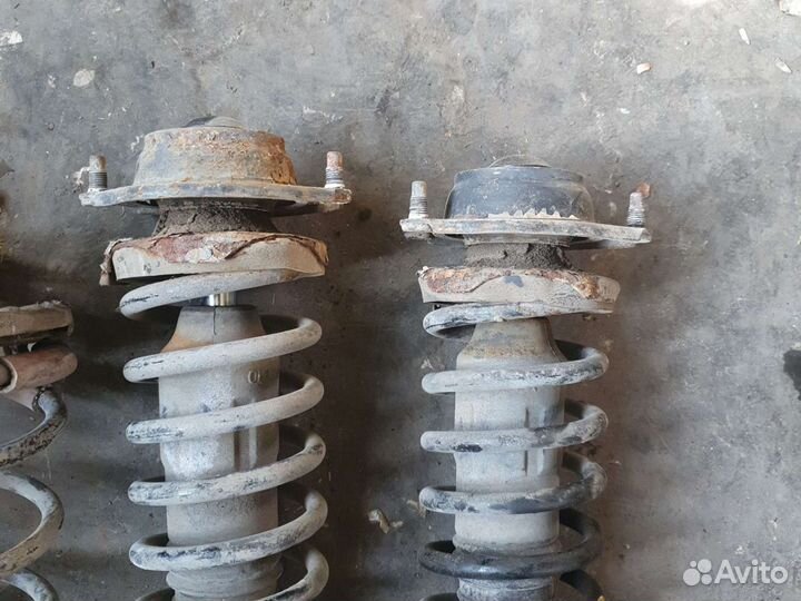 Стойка амортизатора задняя Kia Rio 1