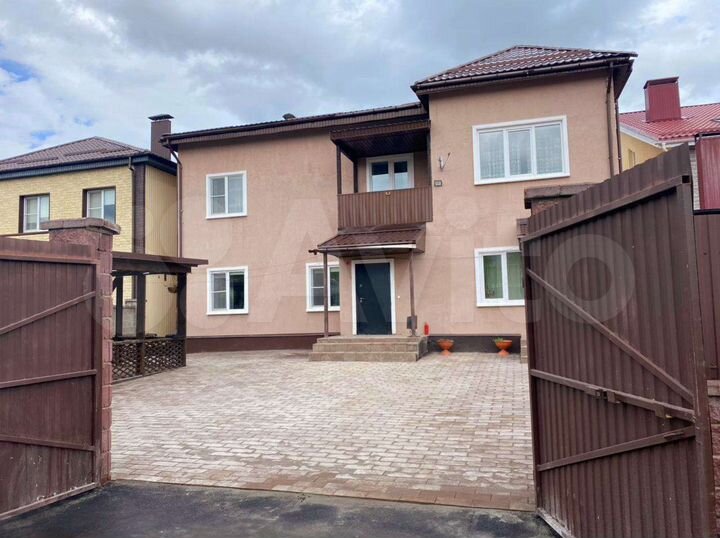 Дом 400 м² на участке 14 сот.