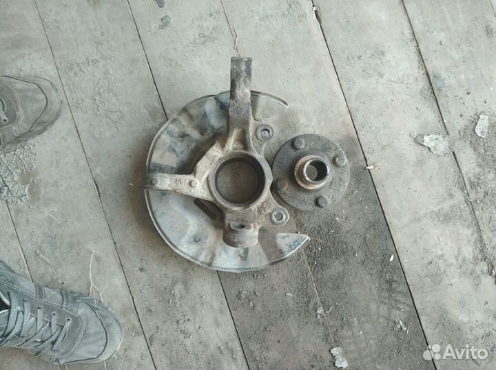Ступица передняя левая toyota corolla 120