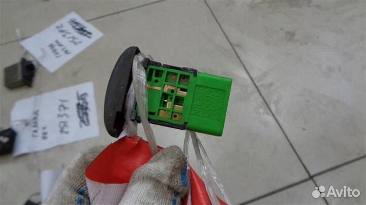 Кнопка аварийной сигнализации Mitsubishi Galant E