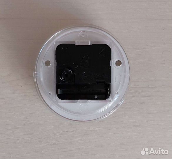 Часы на магните