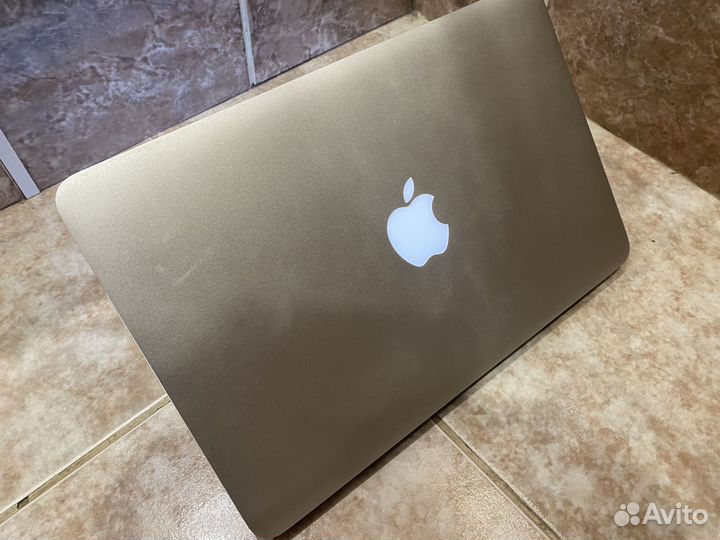 Macbook air 2011 года