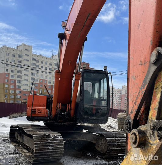 Гусеничный экскаватор Hitachi EX 200, 2000