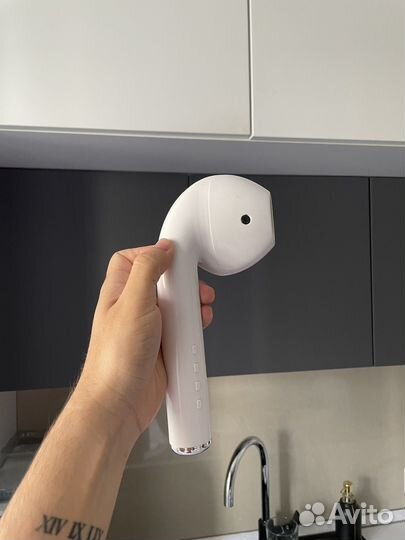 Колонка в форме беспроводных наушников AirPods