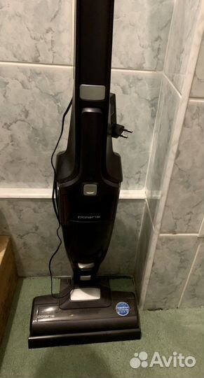 Продаю пылесос вертикальный Polaris