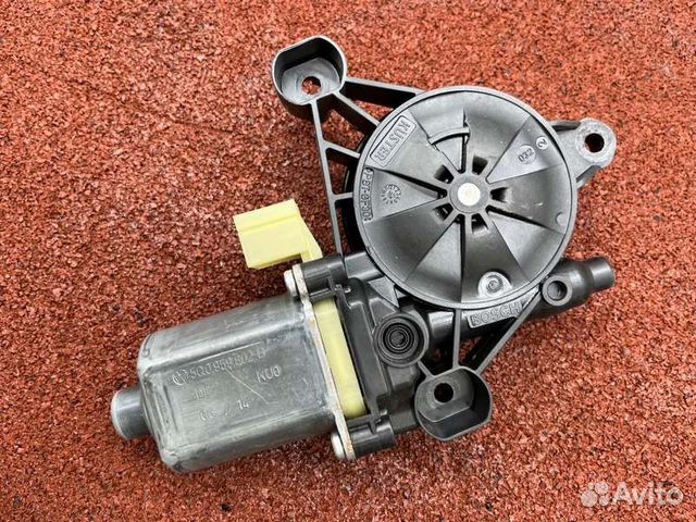 Моторчик стеклоподъемника передний правый Skoda