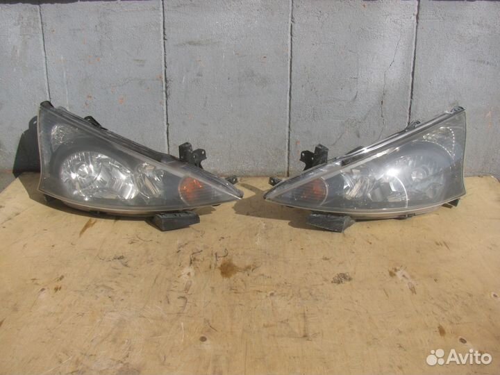 Фары Mitsubishi Grandis NA4W ксенон