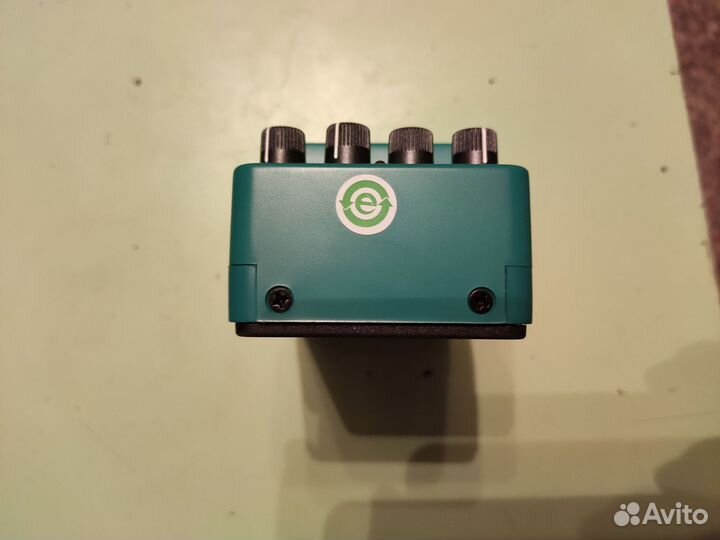 Гитарный компрессор Behringer CS400 сост новой