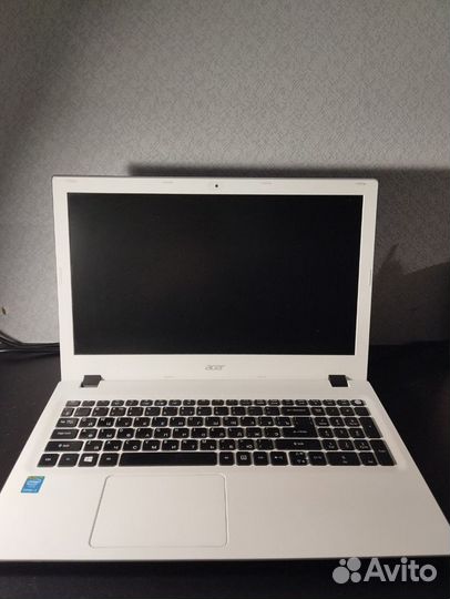 Ноутбук Acer E5-573G-31Y4