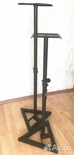 Стойки для студийных мониторов