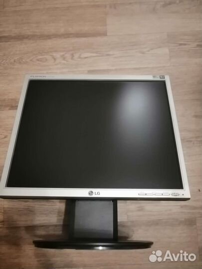 Монитор LG flatron l1751sq