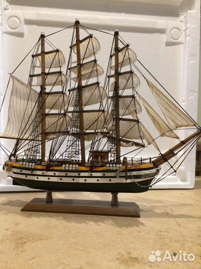 Модель корабля из дерева Amerigo Vespucci