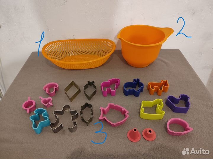 Салатники, тарелки, кружки, вазы,ножи, блюдо, ковш