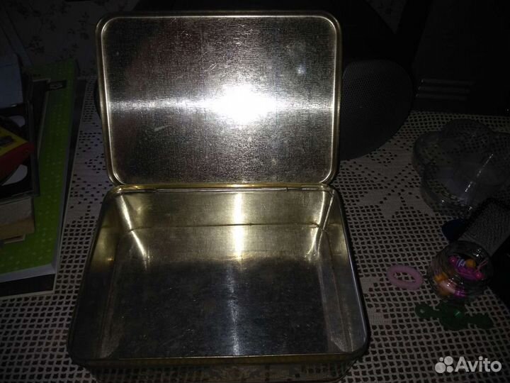 Жестяная коробка винтажная