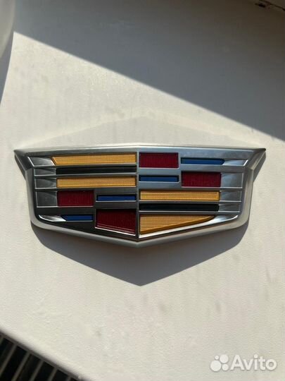 Эмблема cadillac