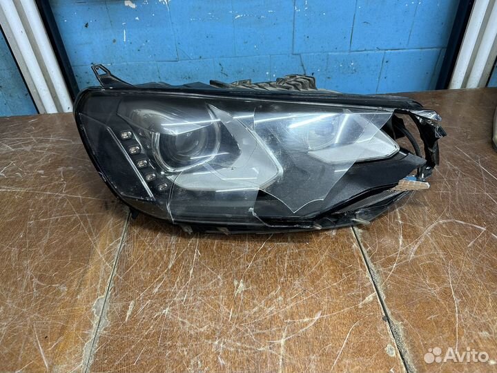 Фара правая VW Touareg 2 NF (10-14) ксенон