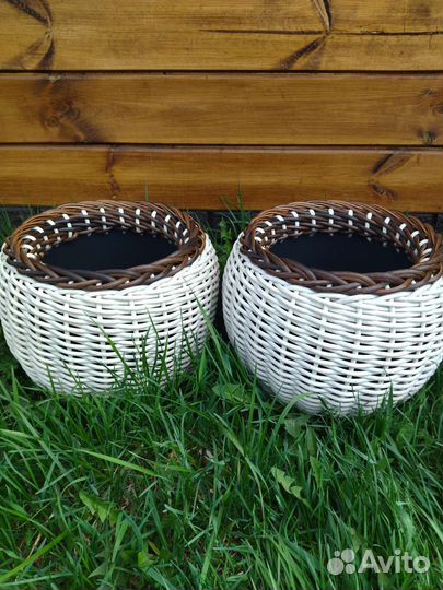 Кашпо из искусственного ротанга