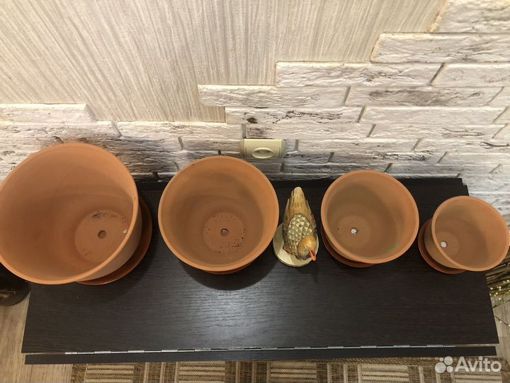 Глиняный горшок для цветов