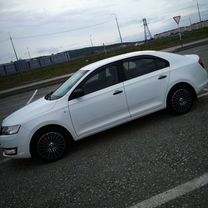 Skoda Rapid 1.6 AT, 2016, 165 500 км, с пробегом, цена 990 000 руб.