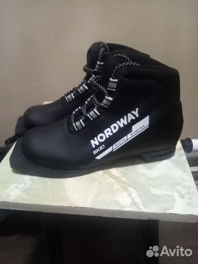 Лыжные ботинки