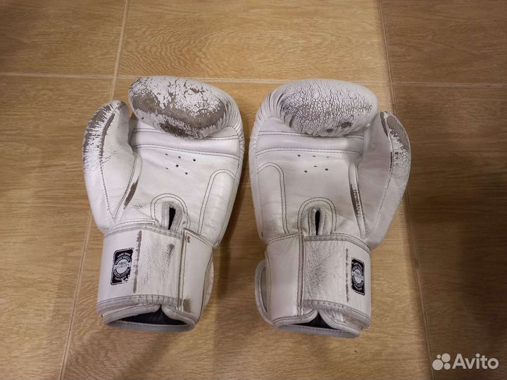 Боксерские перчатки кожаные 14 oz