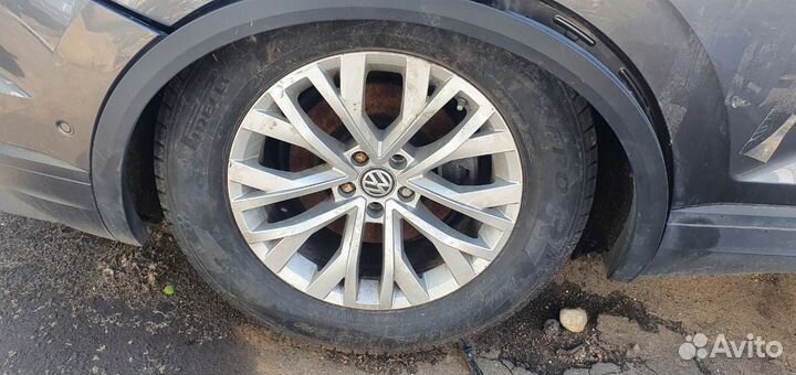 Литые диски r18 на Volkswagen Touareg