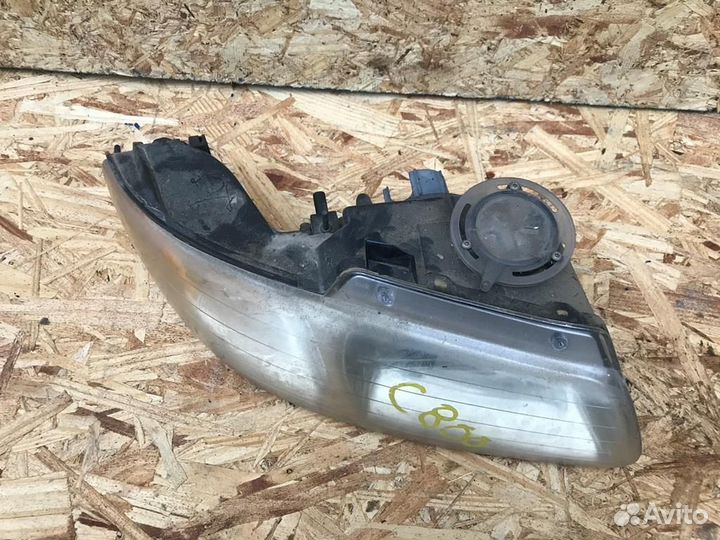 Фара правая dodge Caravan 1996-2000 3.0