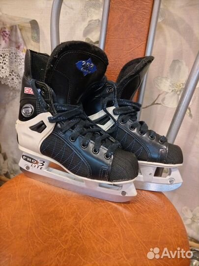 Коньки хоккейные