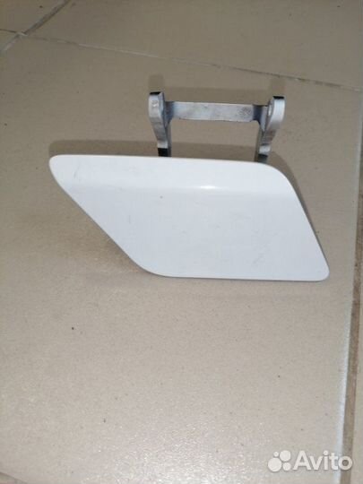 Крышка омывателя фары правая Mercedes Benz C200