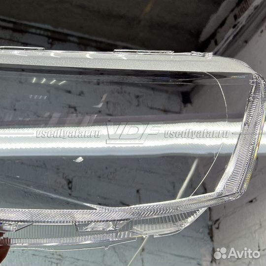 Уцененное стекло для фары Skoda Rapid (2012-2020)