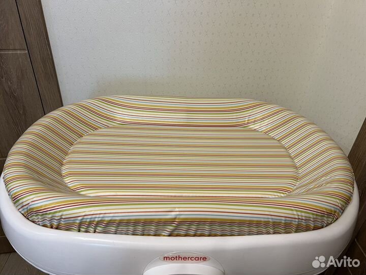 Ванночка для купания и пеленальный стол Mothercare