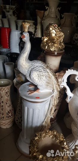Статуя павлин