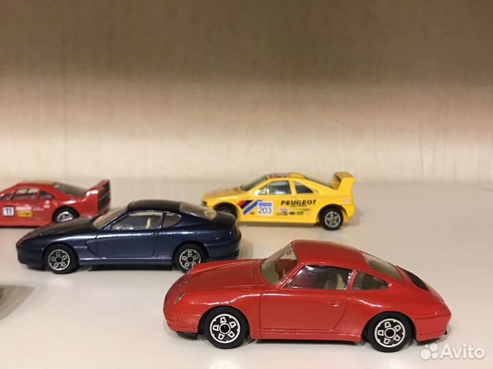 Модельки машин burago