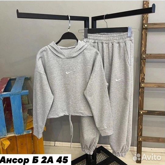 Спортивный костюм женский