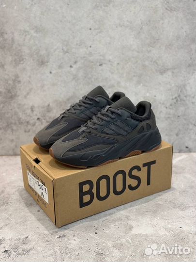 Кроссовки Adidas Yeezy Boost 700 v2