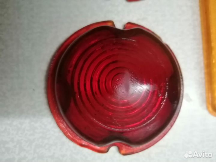 Стекла фар и подфарников (габаритных фонарей)