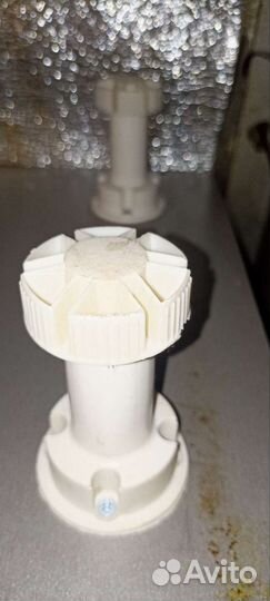 Продам ножки пластиковые, за штуку