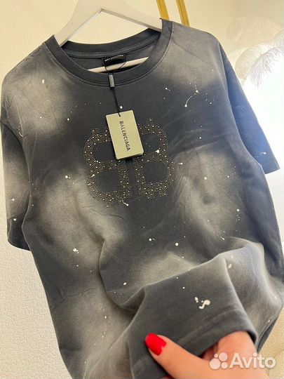 Футболка Balenciaga со стразами