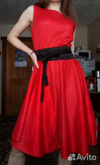 Красное платье