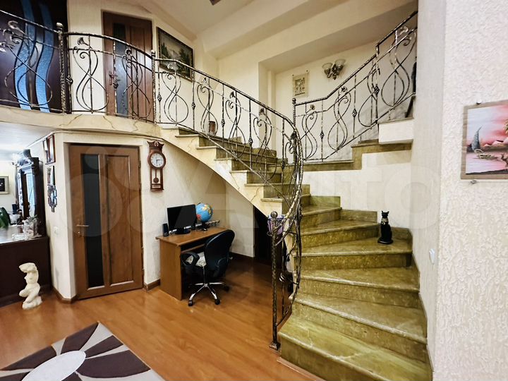 3-к. квартира, 107 м², 2/5 эт.