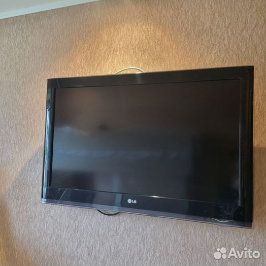 Телевизор с кронштейном